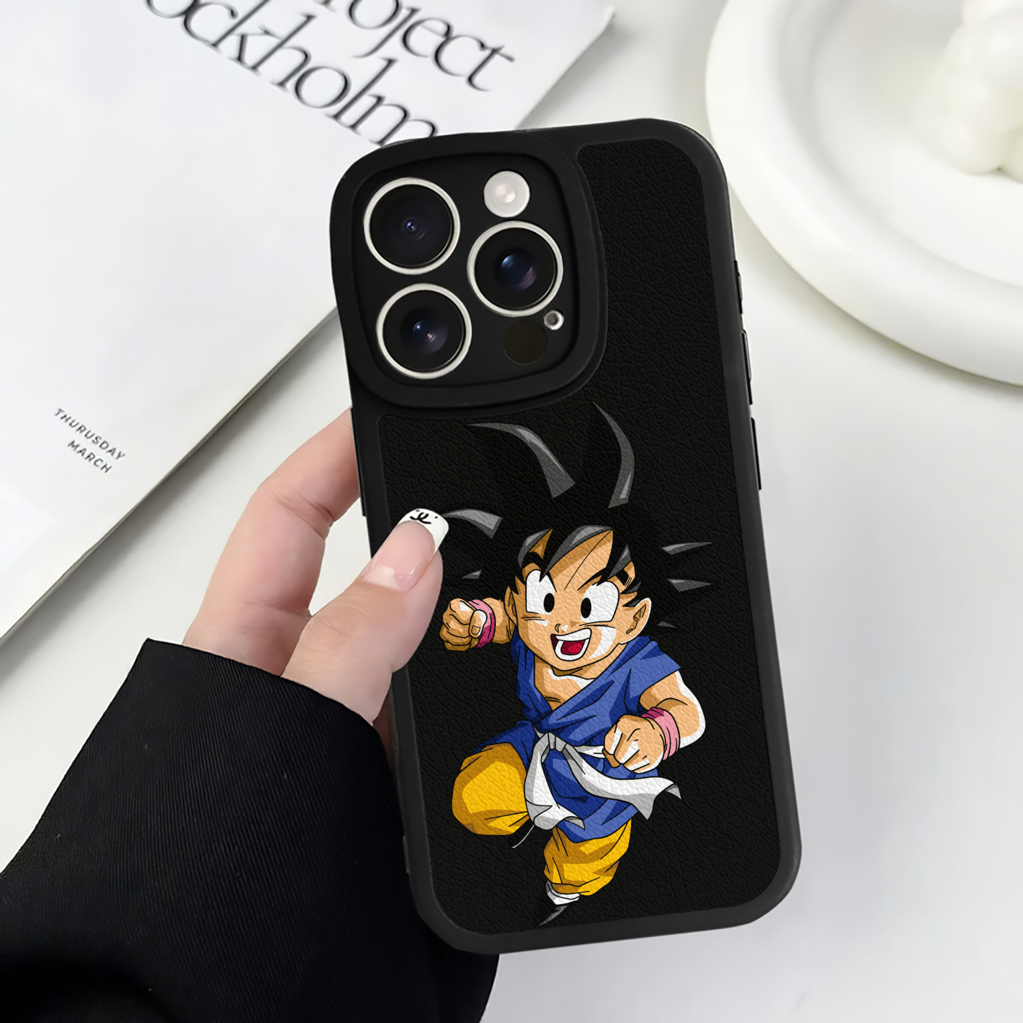 （画像用） ドラゴンボール 孫悟天 そん ごてん DRAGON BALL Son Goten 【iPhone 16シリーズ対応】シリコンスマホケース（レザー調） 材質：シリコン